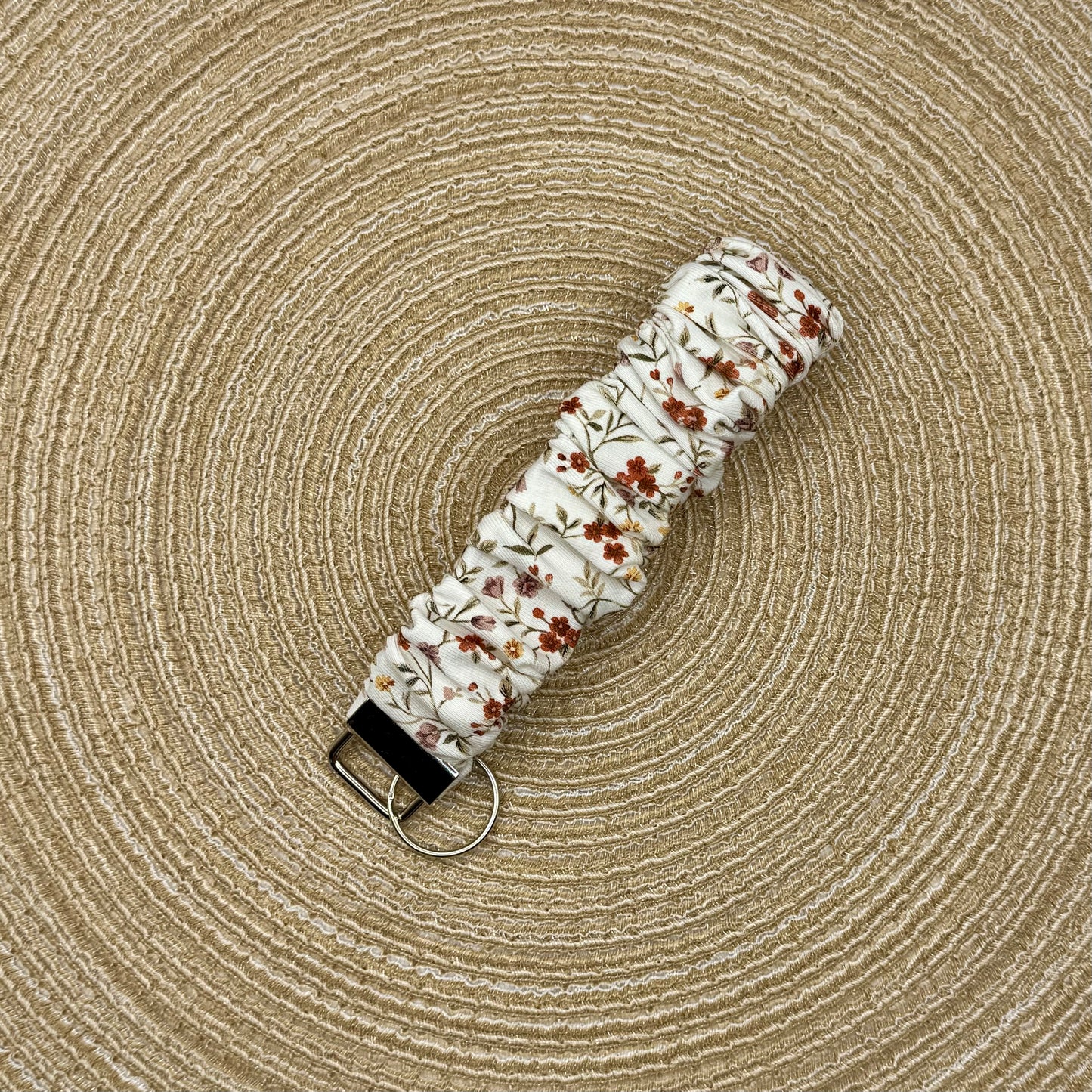 Pols scrunchie wit rode bloem groot