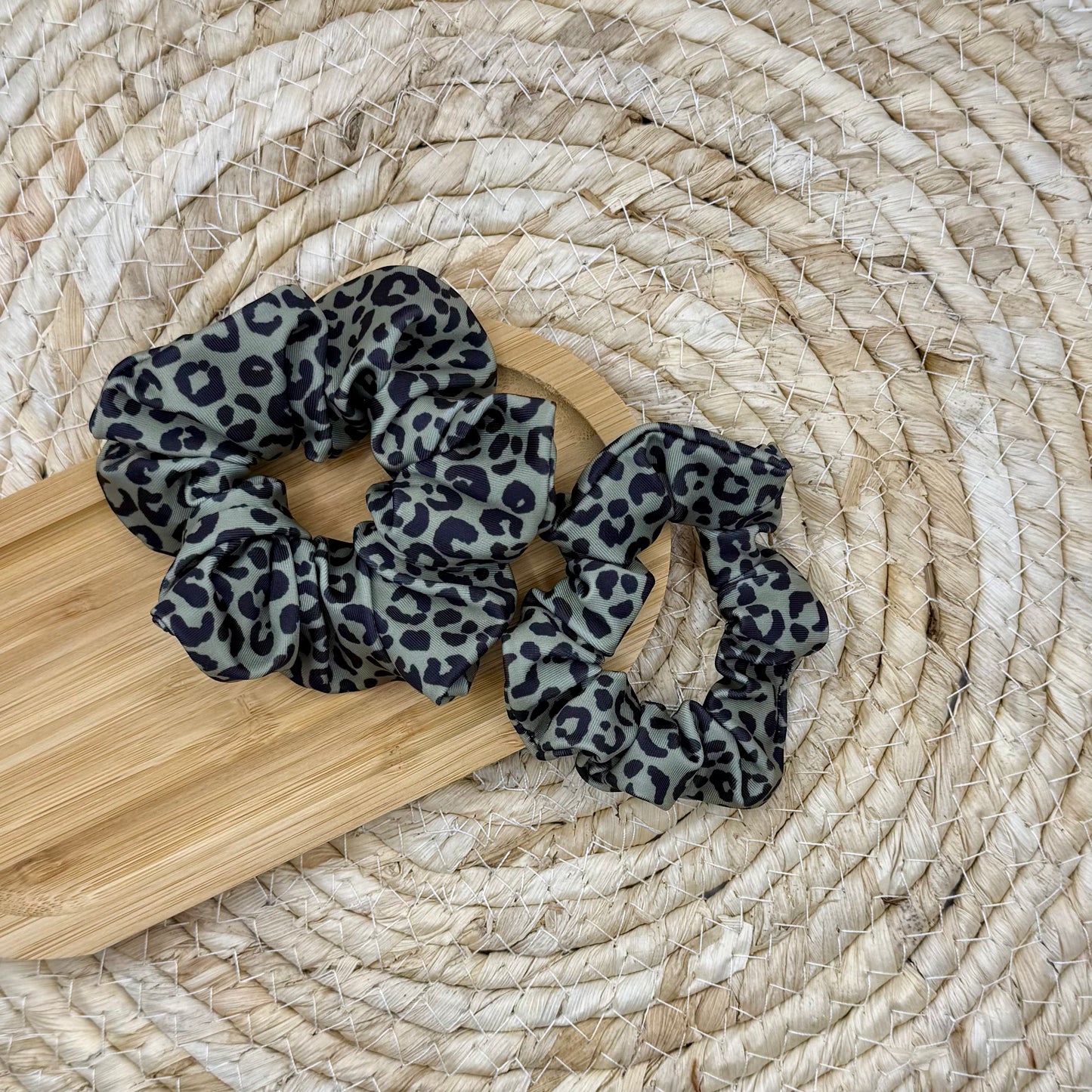 Zwemscrunchie panter