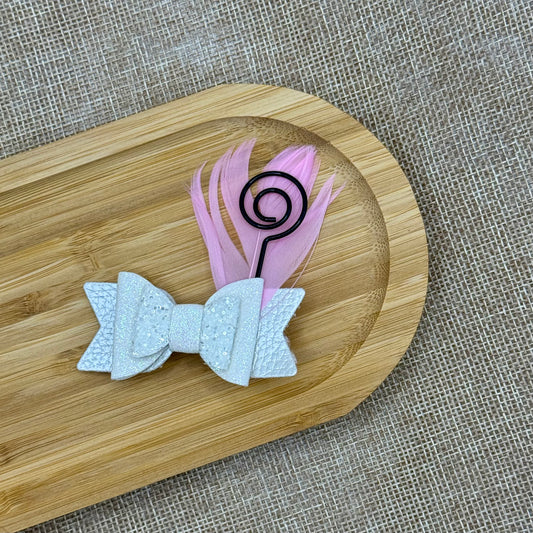 Sinterklaas strik wit veer roze