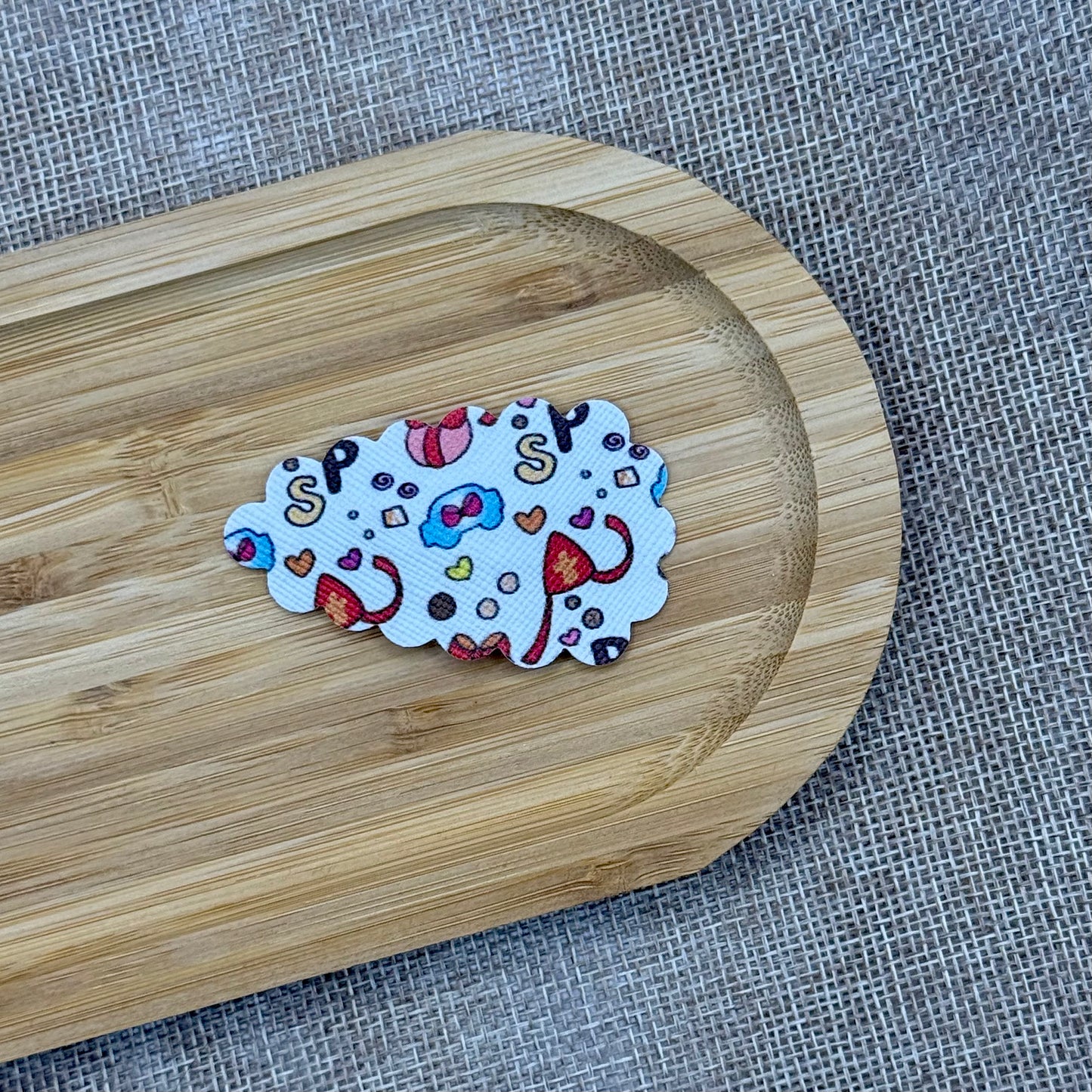 Sinterklaas speldje 5cm wit patroon groot