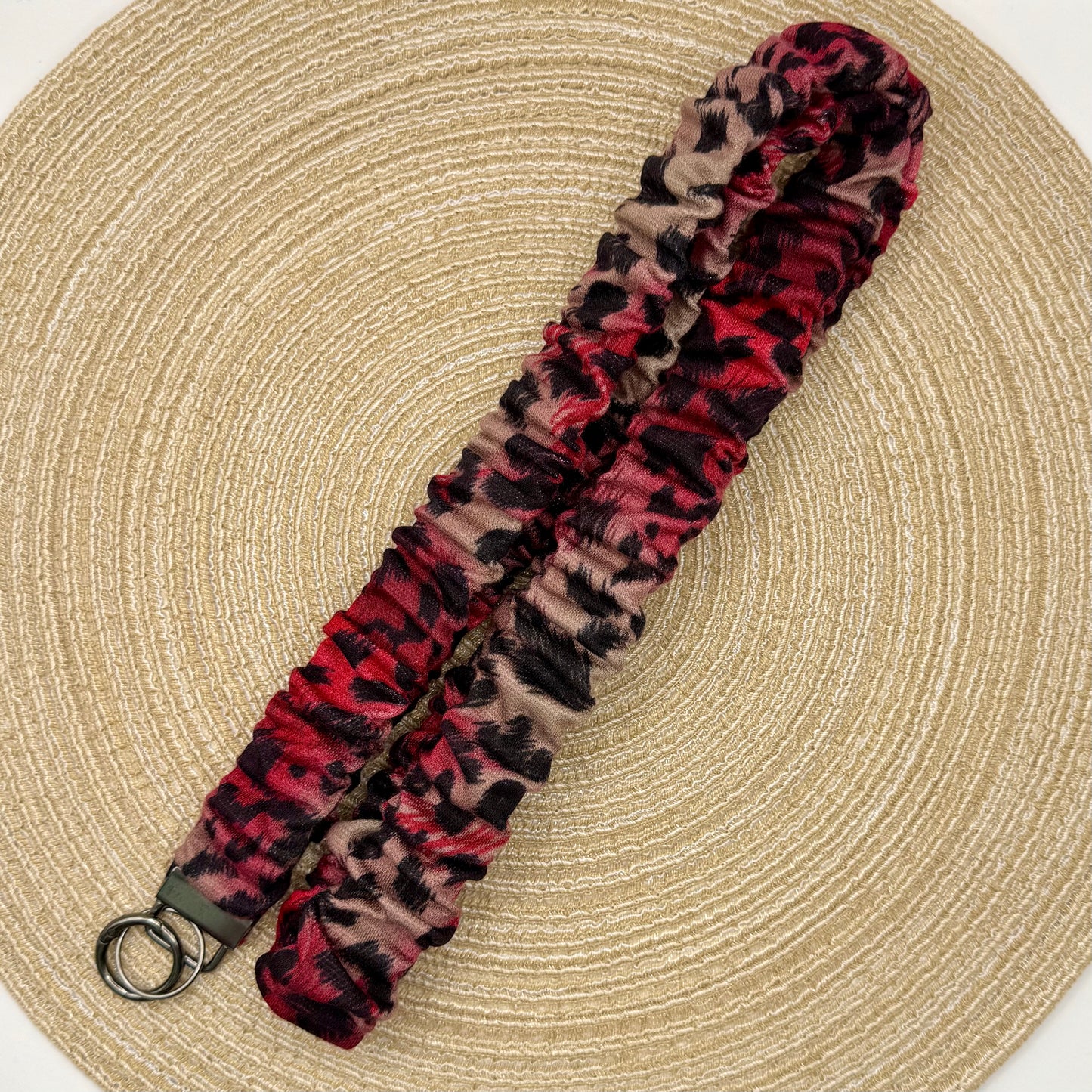 Telefoon scrunchie panter rood