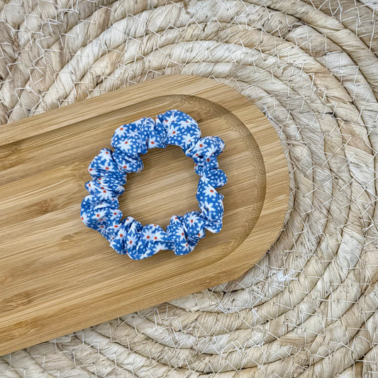 Scrunchie blauw witte bloem S
